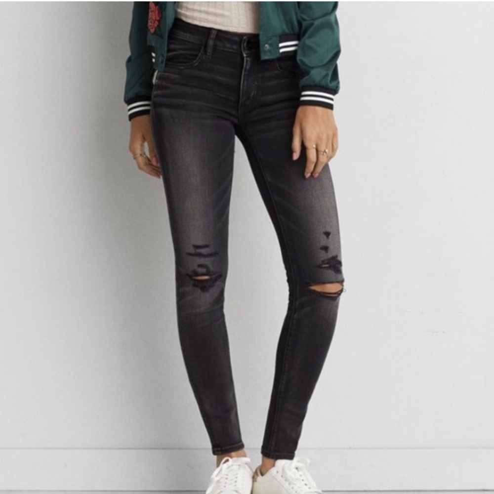American Eagle Super Stretch Distressed Jegging. Grey